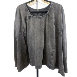 We The Free People Women's Size Large‎ Gray Distressed Oversized Top